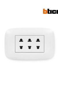 Tomacorriente triple empotrable