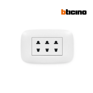 Tomacorriente triple empotrable